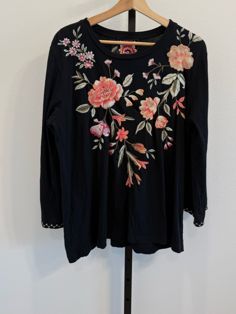 Johnny Was Vienna Floral Embroidered Motif Kimono Sleeve Black Knit Top Lg Boho